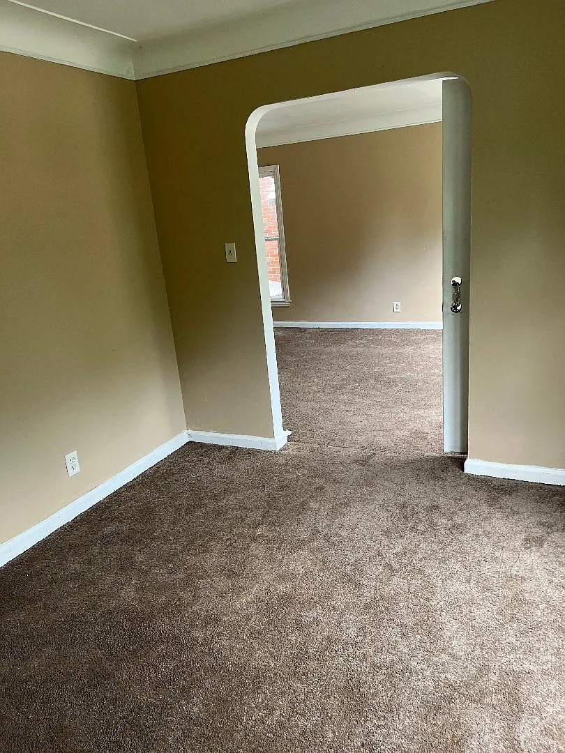 3 bed, 1.5 bath, 1800 sqft, $1,400 — Photo 4