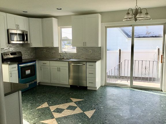 5th image of 71 Carman Ave