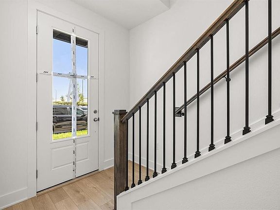 3rd image of 15489 Hamlin Park Dr