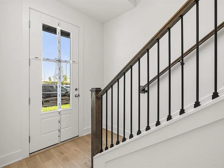 15489 Hamlin Park Dr — Photo 3