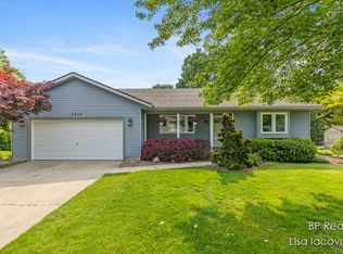 7438 Pheasant Run Dr, Hudsonville, MI
