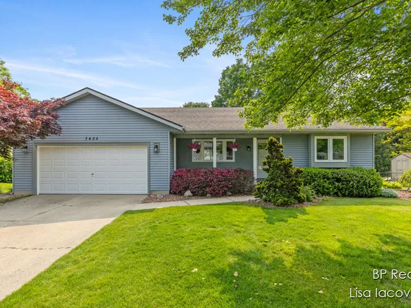 7438 Pheasant Run Dr, Hudsonville, MI 49426