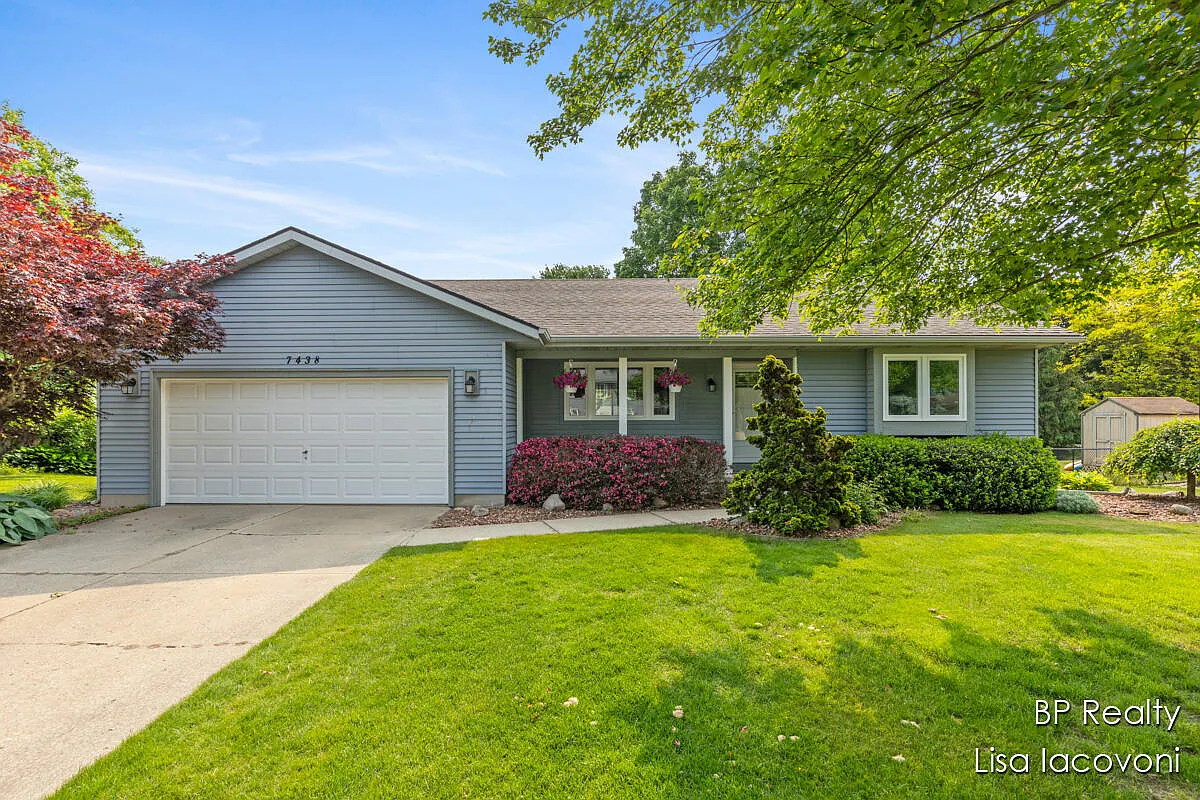 7438 Pheasant Run Dr photo 1