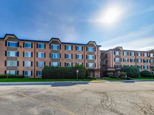 1227 S Old Wilke Rd APT 304, Arlington Heights, IL 60005