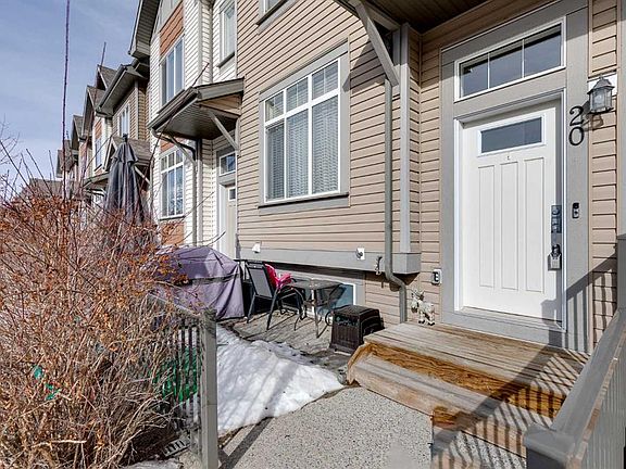 2nd image of 20 S Copperpond Rise SE