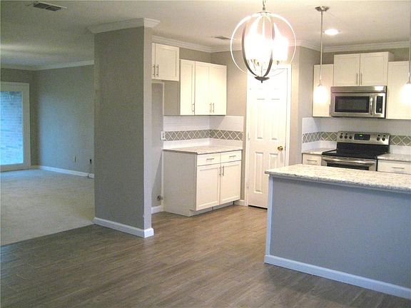 3rd image of 107 Willow Ln