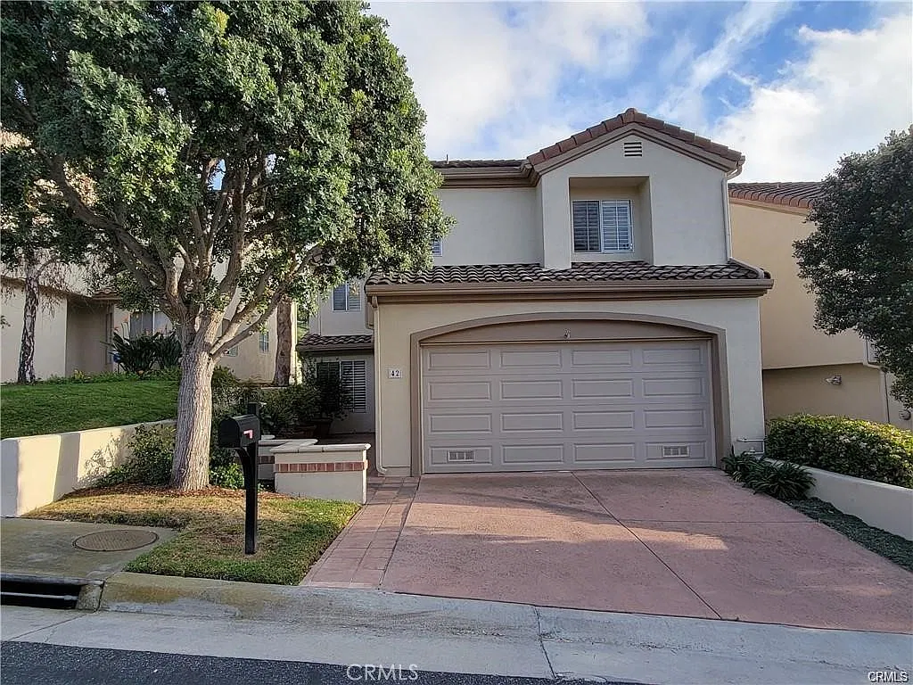 3 bed, 2282 sqft, $5,500 — Photo 1