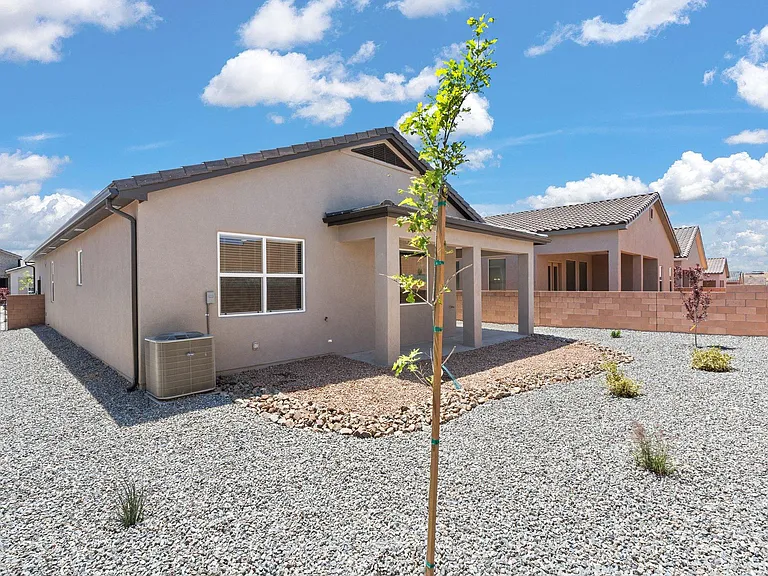 6801 Cleary Loop NE — Photo 27