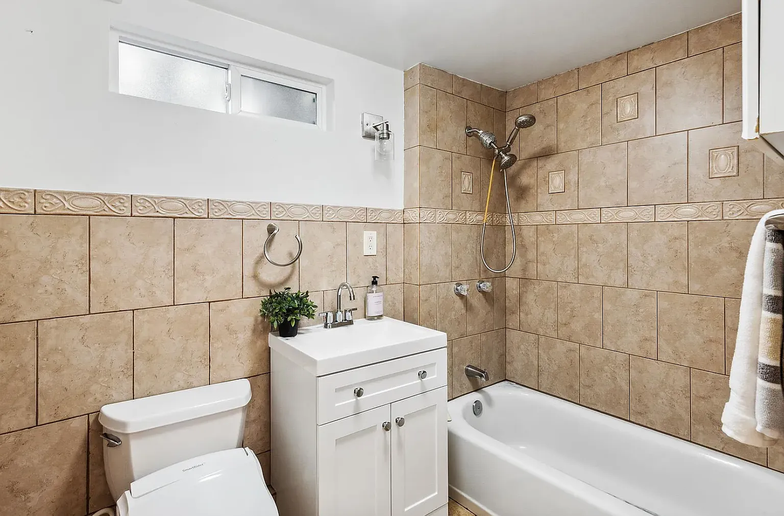 2 bed, 883 sqft, $2,200 — Photo 4
