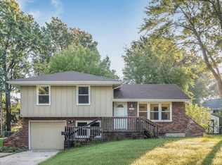 1007 SW Ingleside Pl, Lees Summit, MO 64081