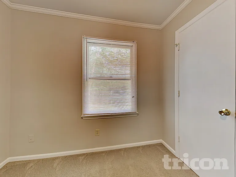 2820 Royal Ridge Ln — Photo 13