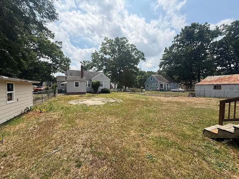 1840 Powell Rd — Photo 9
