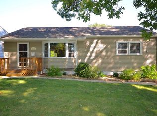 2415 W 8th St, Waterloo, IA 50702