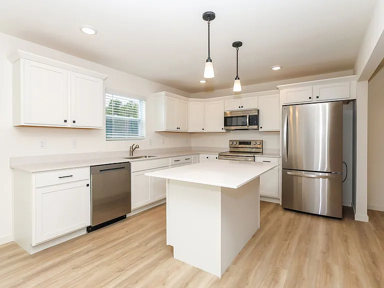 8051 Moonlight Creek Ln — Photo 4
