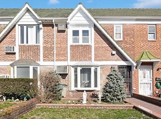 8261 61st Rd, Middle Village, NY 11379