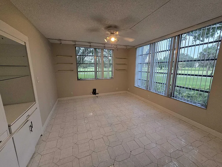 3800 Oaks Clubhouse Dr #112 — Photo 14