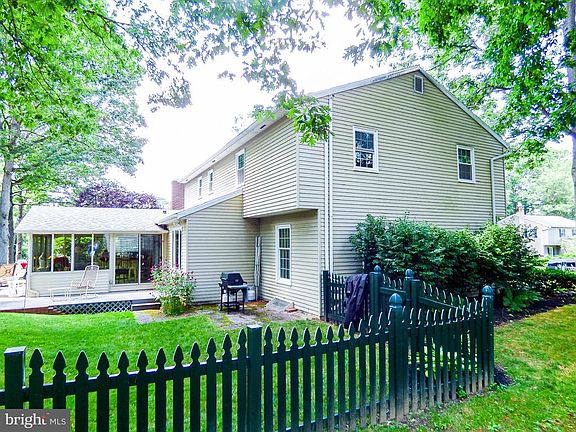 4th image of 695 Ensminger Dr