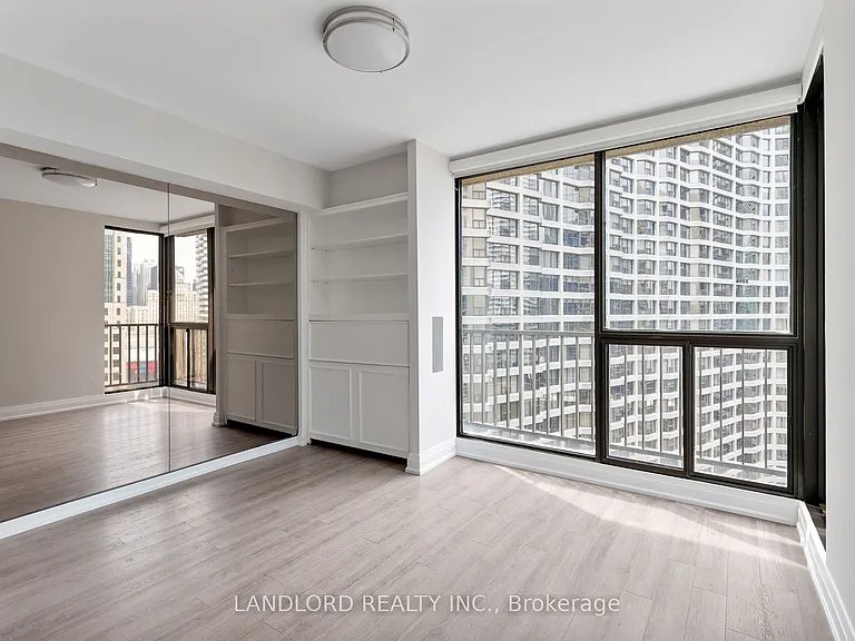 33 Harbour Sq #2208 — Photo 14
