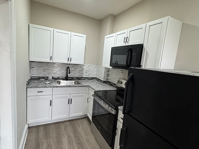 527 W Orange St #8 — Photo 8