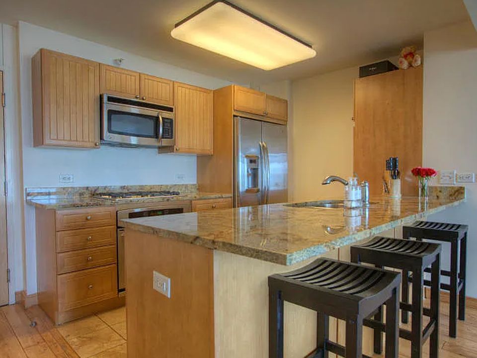 Open Kitchen w Gas Range
