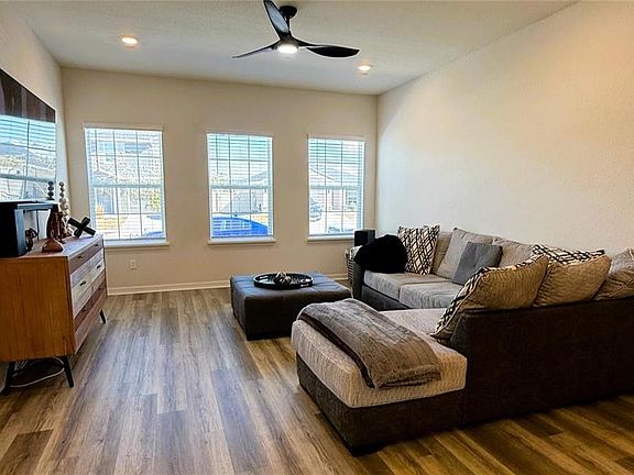 4th image of 390 Windy Willow Way