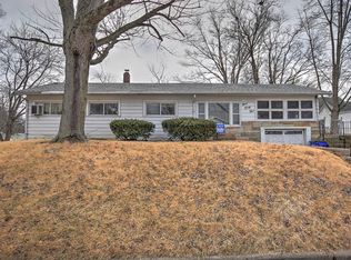 945 E Riverside Ave, Decatur, IL 62521