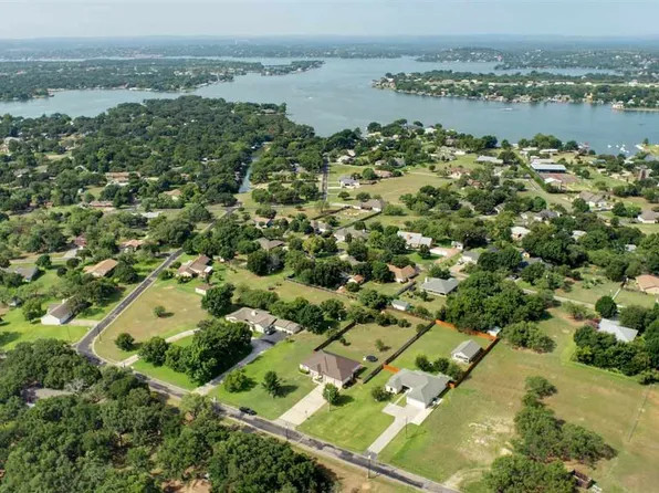 107 Redbird St, Highland Haven, TX 78654