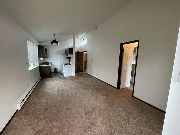 4th image of 605 Williams Ave S Unit 3