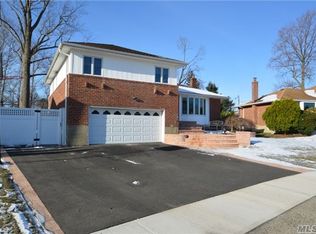 62 Stuart Dr, Syosset, NY 11791