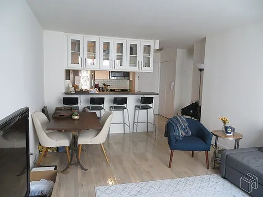 Rented by Halstead Real Estate | media 7