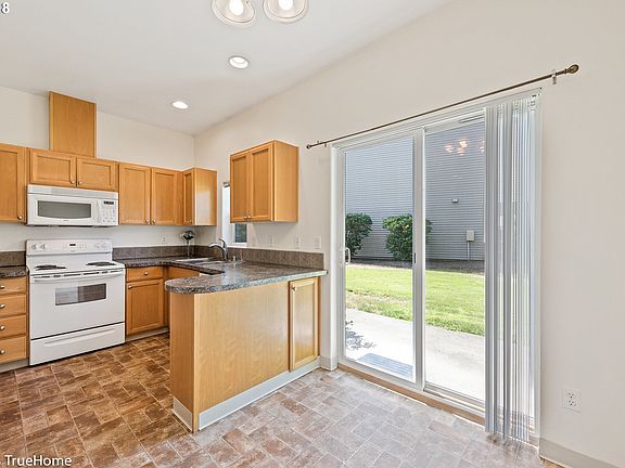 4th image of 5264 NE 121st Ave APT 79L