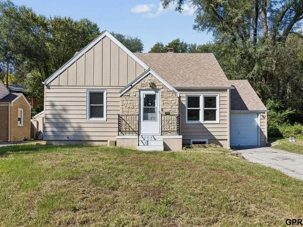3450 Martin Ave, Omaha, NE 68112