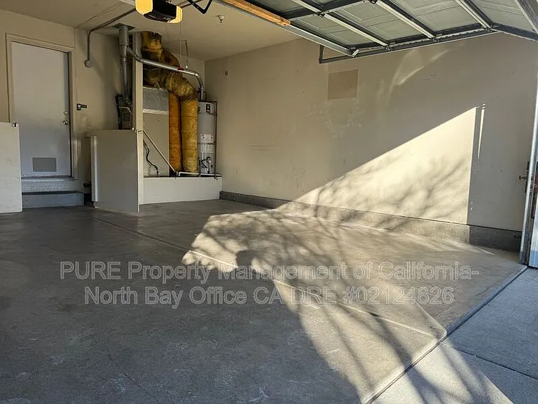 15 Regents Cir — Photo 26