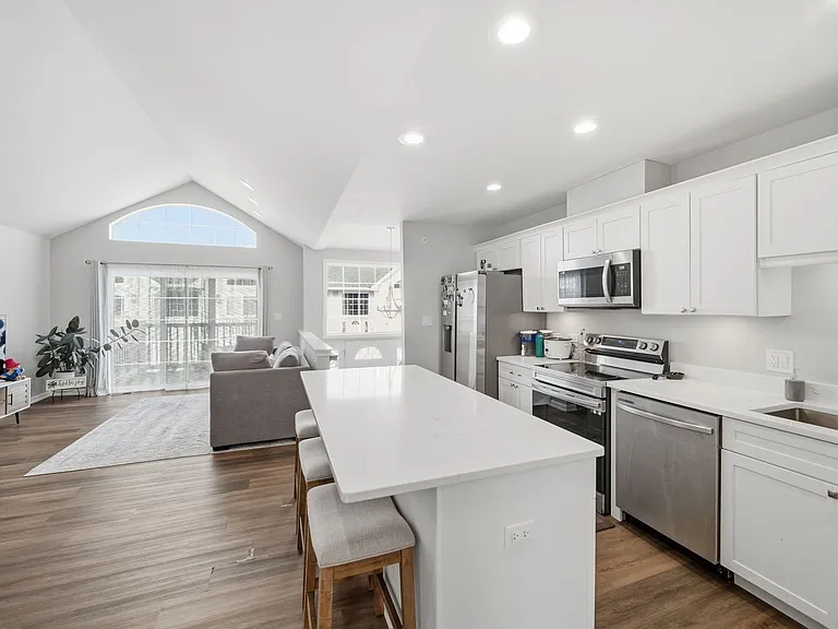 7214 Farmstead Ln — Photo 4