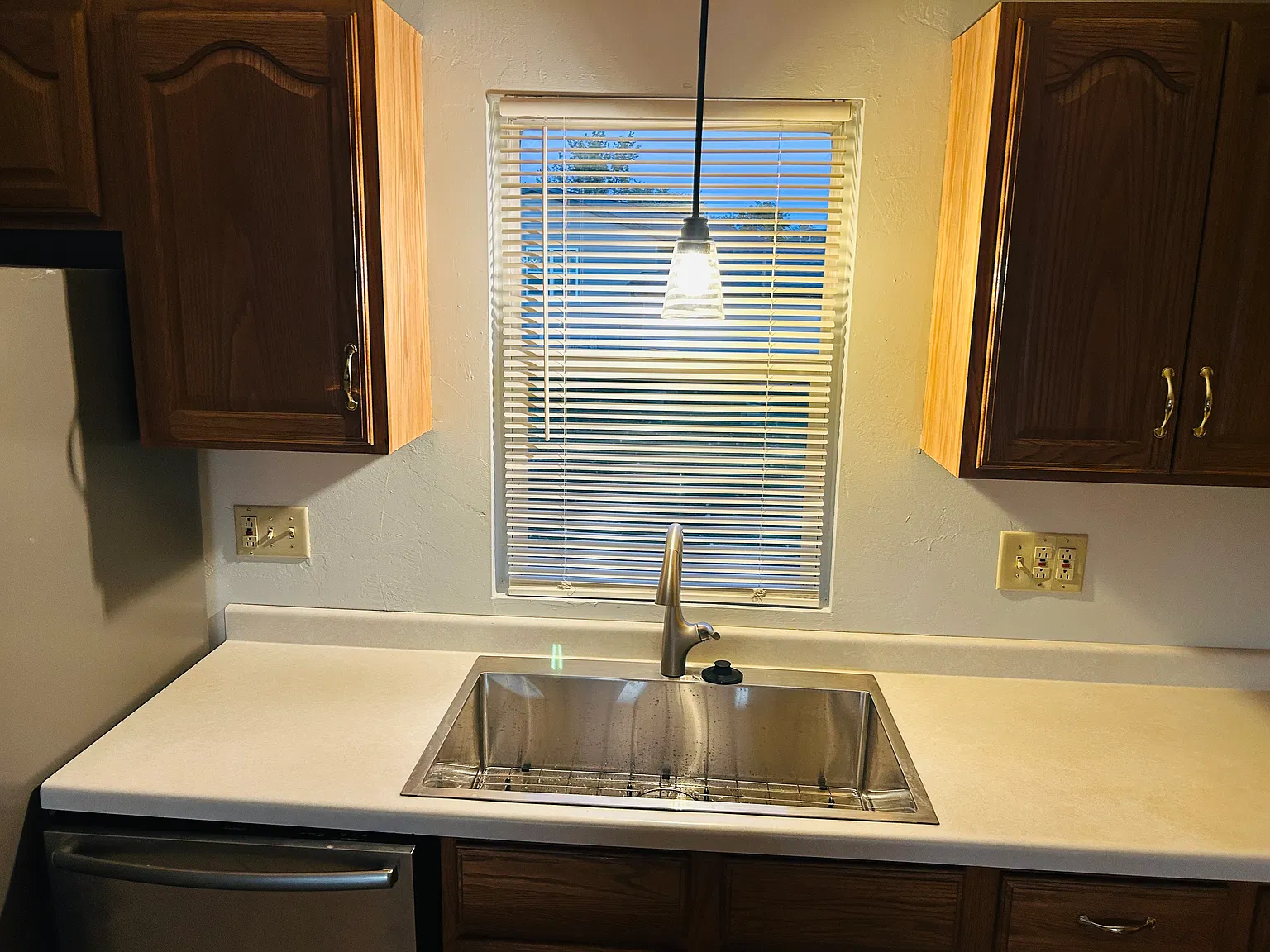 3 bed, 1606 sqft, $2,050 — Photo 2