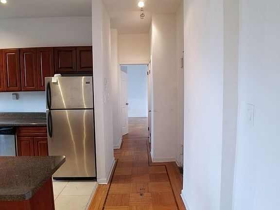 3rd image of 326 Saint Johns Pl #Dd4