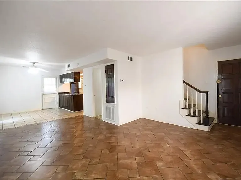 209 Pine St — Photo 12
