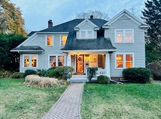 5 Pleasantview Ave, Longmeadow, MA 01106