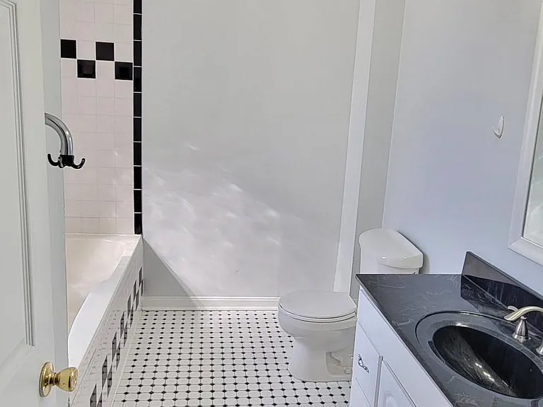 926 S Hanover St — Photo 28