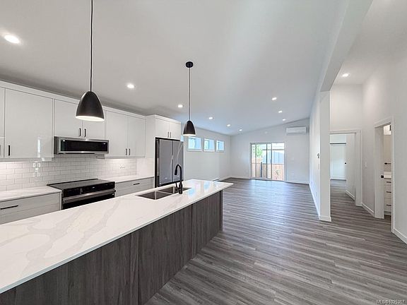 3rd image of 3025 Royston Rd #17