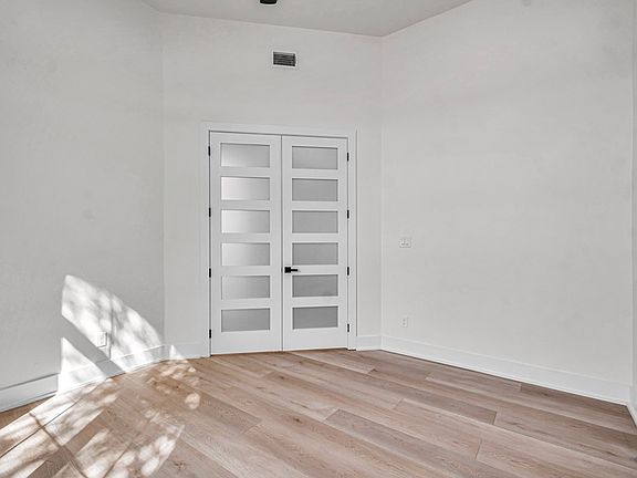 5th image of 5206 Green Tree Blvd