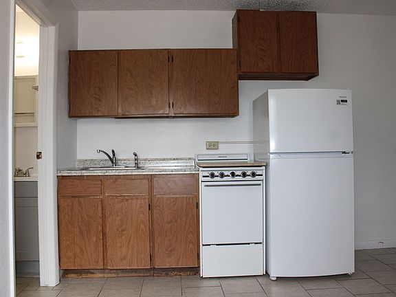 5th image of 1529 Oakshire Ln #1