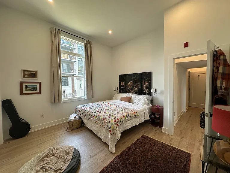 231 W Johnson Street — Photo 25