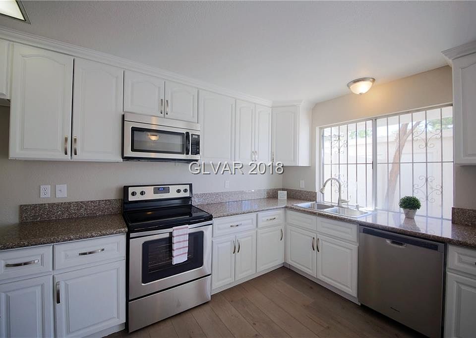 1st image of 572 Greenbriar Townhouse Way