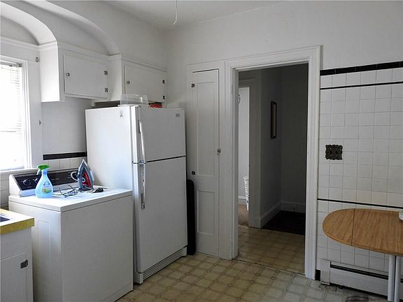 5th image of 410 Laurel Hill Ave