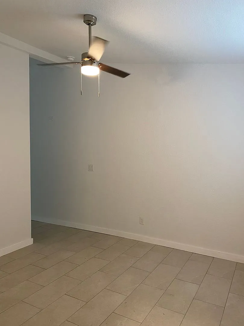 1119 Guadalupe St | Renovated Studio — Photo 4
