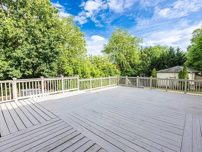 22 Serafin Pl — Photo 47
