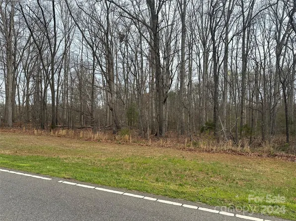 731 W Memorial Hwy, Harmony, NC 28634