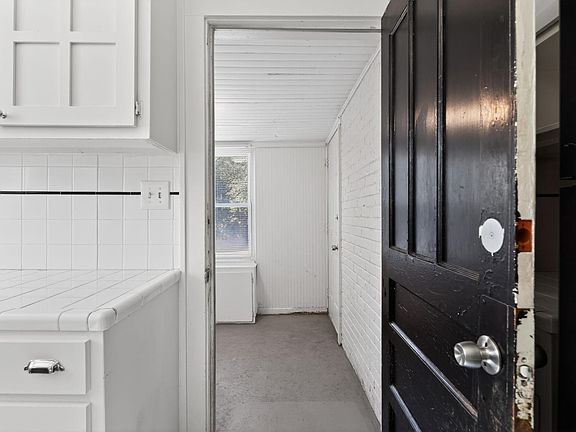 4th image of 3303 Abingdon Rd