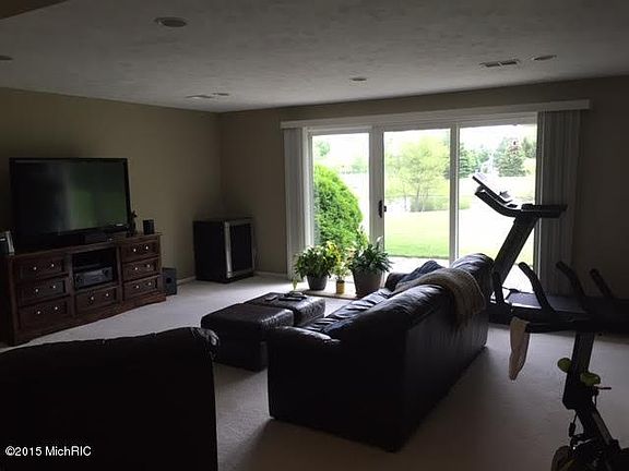 4th image of 7016 Camelback Dr NE